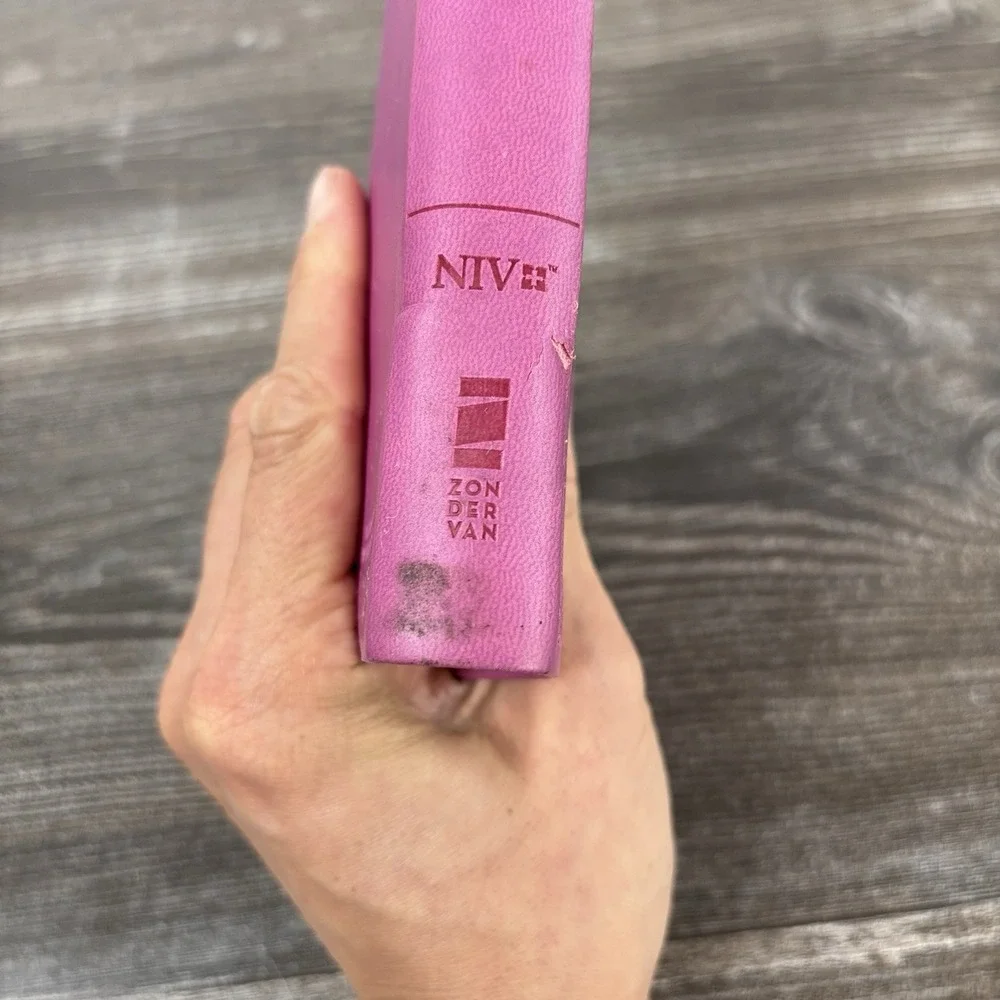 The Holy Bible Thinline NIV New International Version pink Duo Tone Zindervan